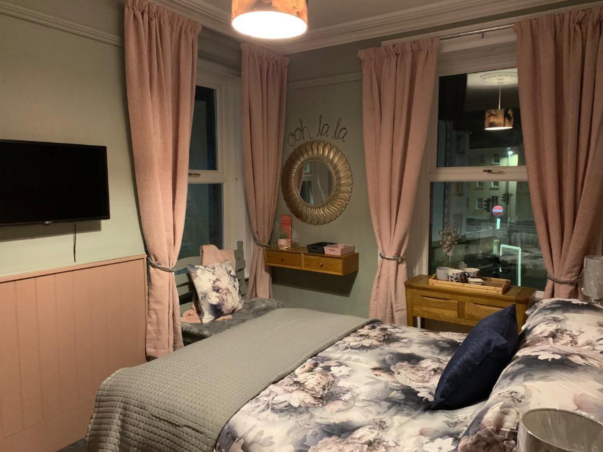 Cornerhouse Guesthouse ペンリス エクステリア 写真